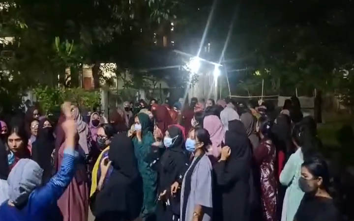তিন ছাত্রীর সিট বাতিল নিয়ে উত্তাল তিতুমীর কলেজ
